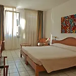 Hotel Yacht Club 3*