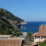 Yacht Club Hotel