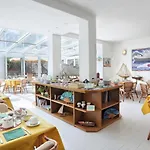 Yacht Club Hotel 3*