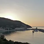 Hotel Yacht Club 3*