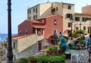 Yacht Club Hotel 3*