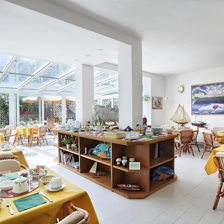 Yacht Club מלון מרצ'יאנה מרינה