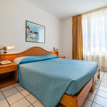 Hotel Yacht Club 3*