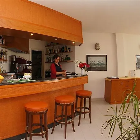 Yacht Club مارتْشانا مارينا