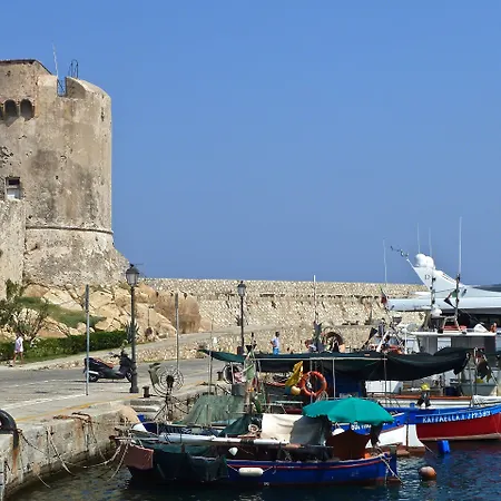 מלון Yacht Club 3*