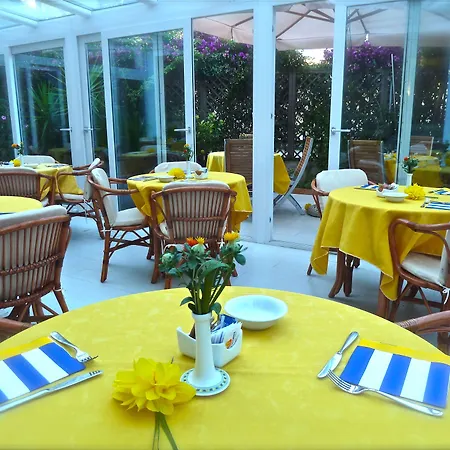 Yacht Club מרצ'יאנה מרינה
