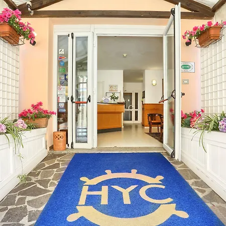 Yacht Club מרצ'יאנה מרינה