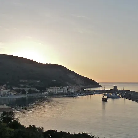 מלון Yacht Club 3*