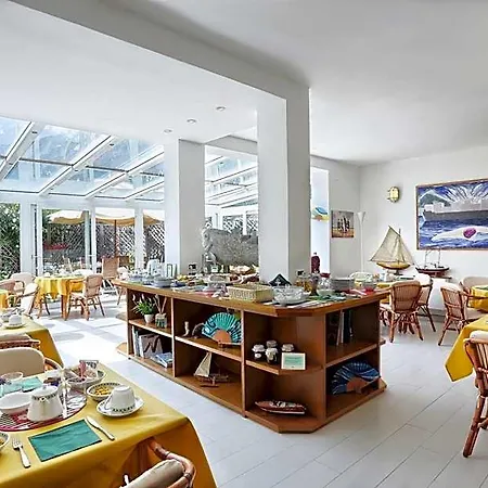 Yacht Club מלון מרצ'יאנה מרינה