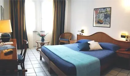 فندق Yacht Club 3*