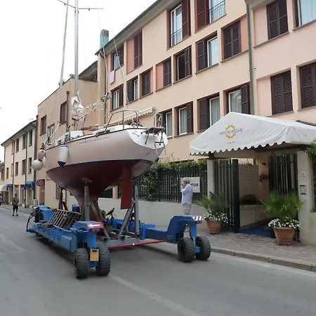 Hotel Yacht Club