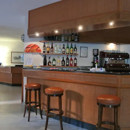 Yacht Club 3* מרצ'יאנה מרינה