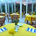 Yacht Club 마르시아나마리나