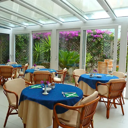 Yacht Club 3*